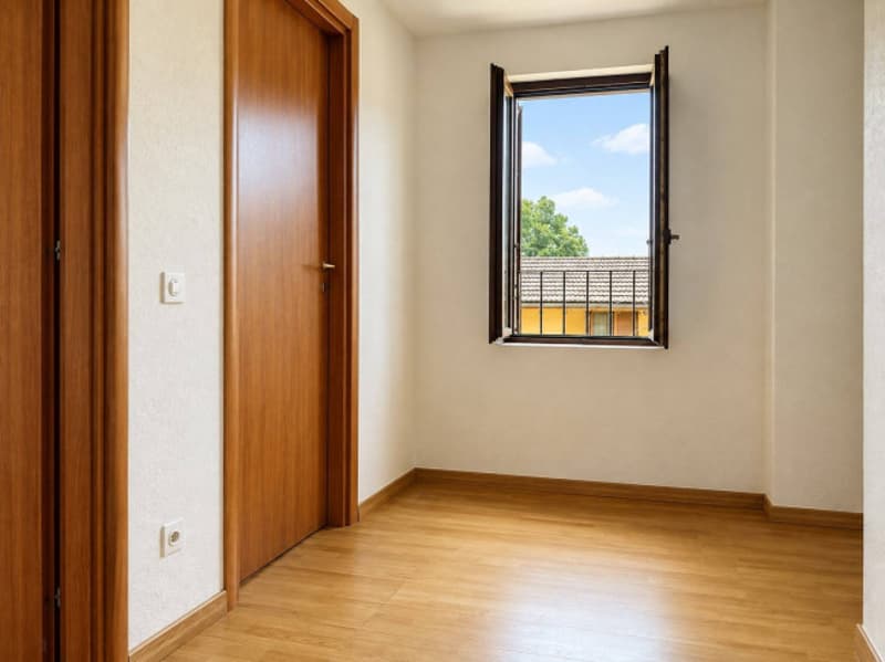 Casa indipendente con ampio giardino e posteggio (8)