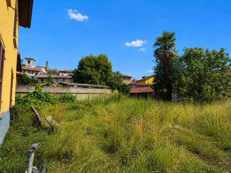 Casa indipendente con ampio giardino e posteggio (3)