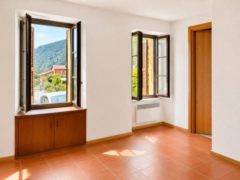 Casa indipendente con ampio giardino e posteggio (7)