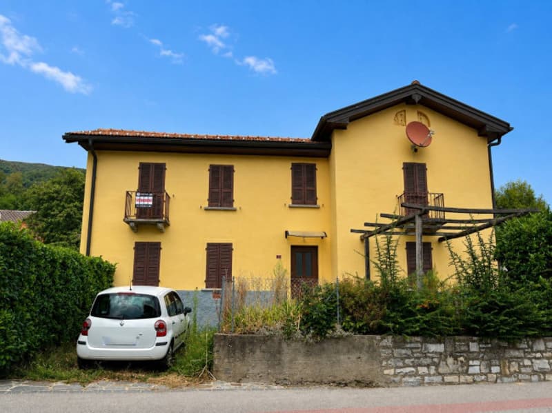 Casa indipendente con ampio giardino e posteggio (1)