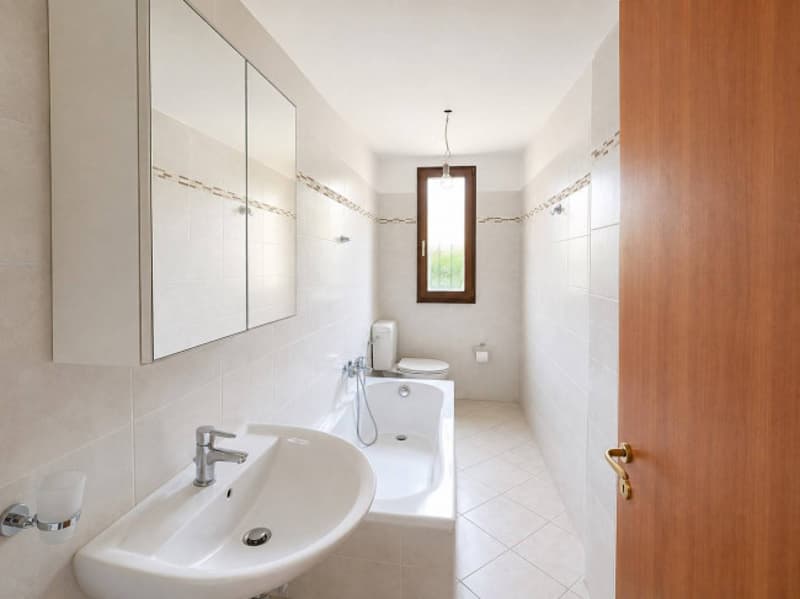 Casa indipendente con ampio giardino e posteggio (11)