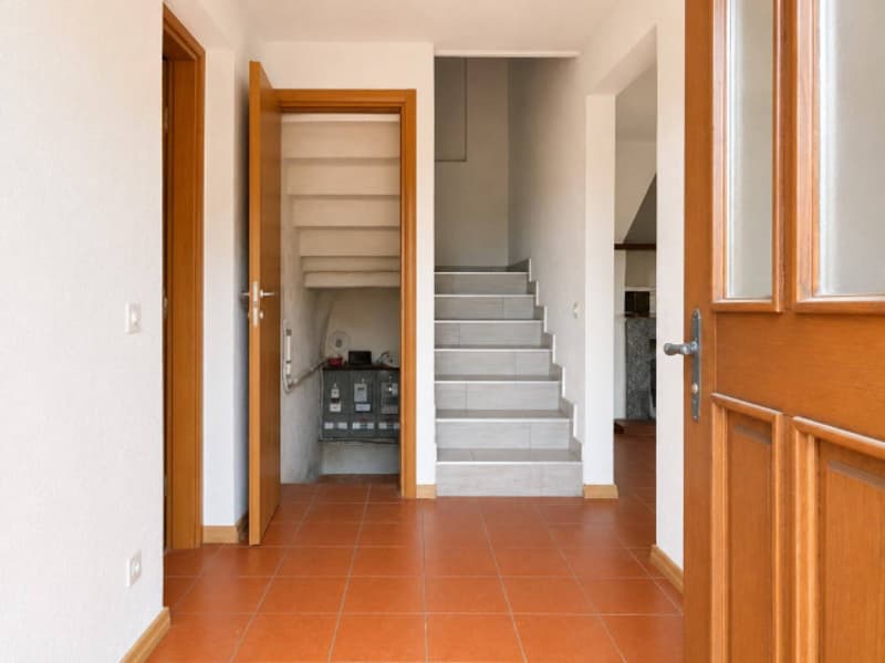 Casa indipendente con ampio giardino e posteggio (13)