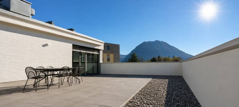 Attico moderno con terrazzo ad uso esclusivo, vista aperta (2)