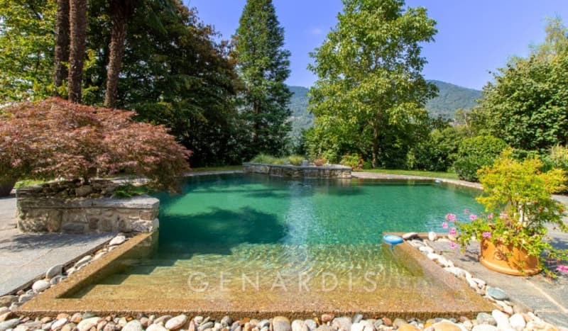 Rara opportunità - Villa uni-bifamiliare con piscina, terreno e privacy (3)