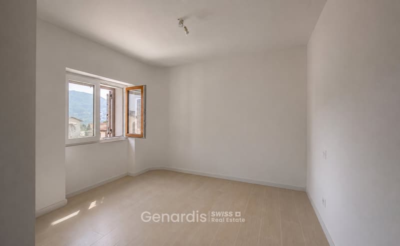 Incantevole Attico di 6.5 Locali a Lema, Ticino (3)