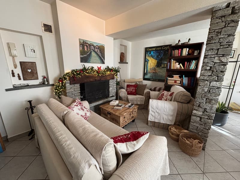 Splendida casa mono/bifamiliare di 8 locali a Curio (2)