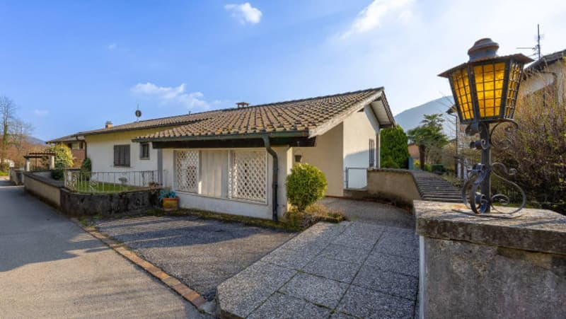 Casa unifamiliare con giardino e piscina / Einfamilienhaus mit Garten und Schwimmbad (1)