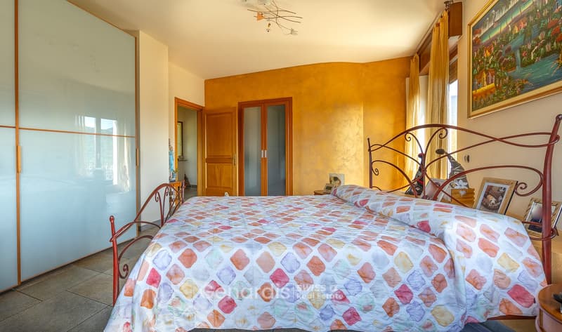 Incantevole villa unifamiliare a Cunardo – 7 locali con piscina e vista sulle montagne (18)
