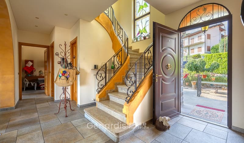 Incantevole villa unifamiliare a Cunardo – 7 locali con piscina e vista sulle montagne (6)
