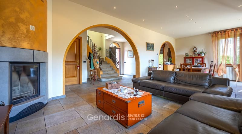 Incantevole villa unifamiliare a Cunardo – 7 locali con piscina e vista sulle montagne (9)