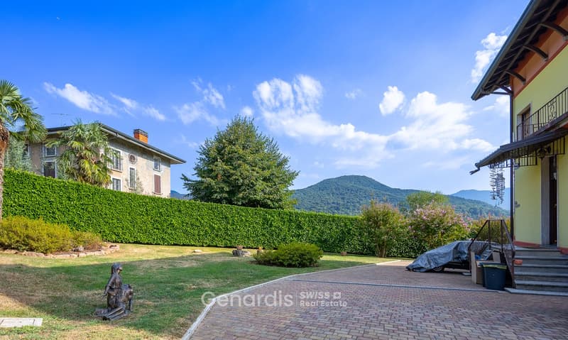 Incantevole villa unifamiliare a Cunardo – 7 locali con piscina e vista sulle montagne (5)