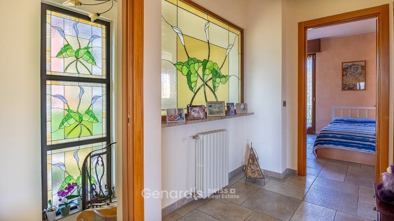Incantevole villa unifamiliare a Cunardo – 7 locali con piscina e vista sulle montagne (16)