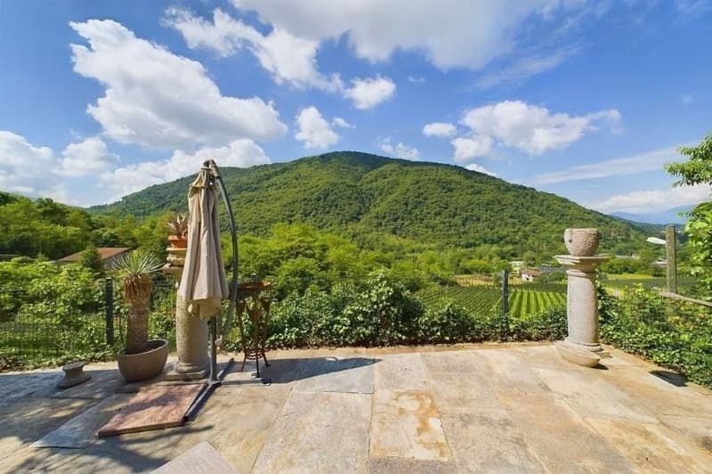 Villa di charme immersa nella natura (2)