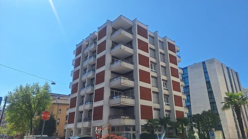 Centro Lugano, Piano Attico loc 2,5, Terrazza, Balcone, Posto Auto coperto. (3)