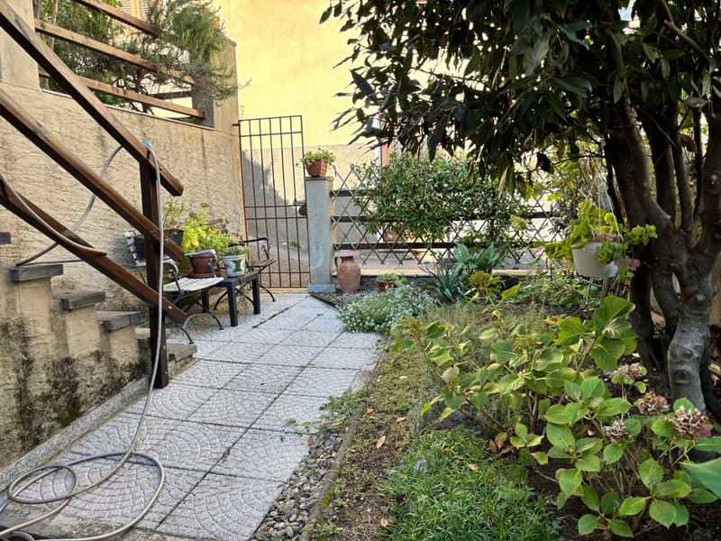 Graziosa casa con2 terrazze, giardino e 3 posti auto (3)