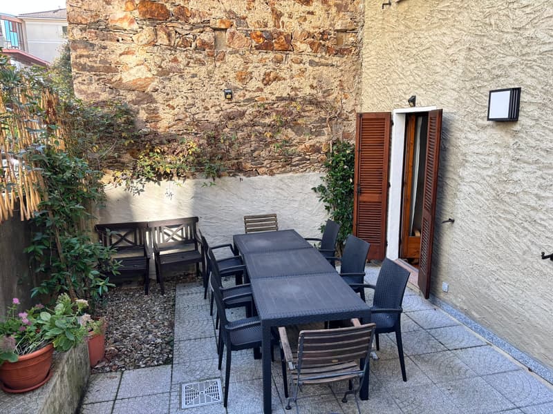 Graziosa casa con2 terrazze, giardino e 3 posti auto (2)