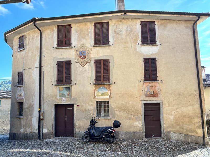 Casa plurifamiliare storica a Breno, Luganese – 9.5 locali su 3 piani (1)