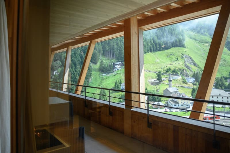 Alpine living with hotel service in Andermatt (1)