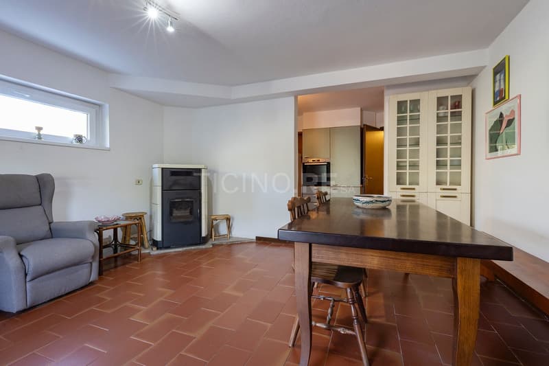 Villa with large garden – just a few minutes from the Italian-Swiss border (6)
