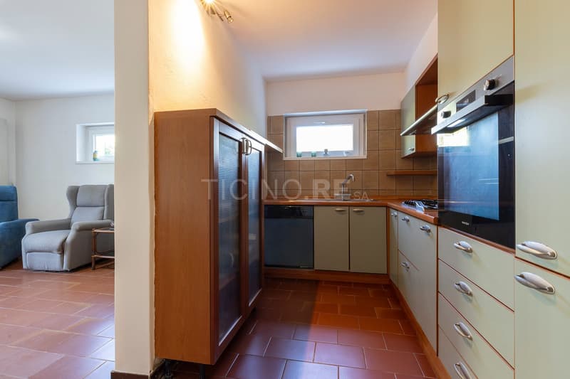 Villa with large garden – just a few minutes from the Italian-Swiss border (8)