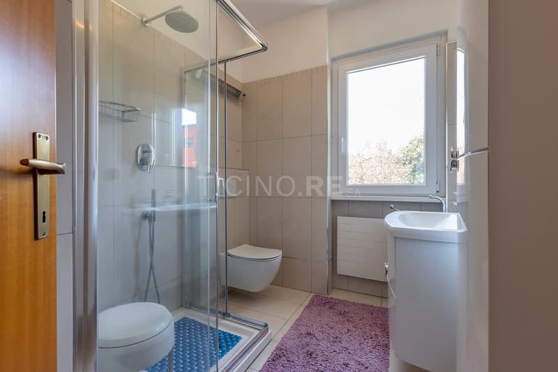Villa with large garden – just a few minutes from the Italian-Swiss border (10)