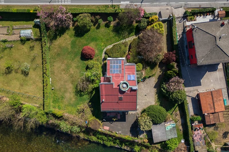 Villa with large garden – just a few minutes from the Italian-Swiss border (13)
