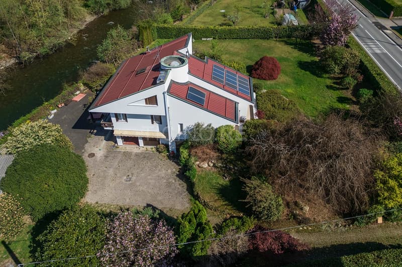 Villa with large garden – just a few minutes from the Italian-Swiss border (12)