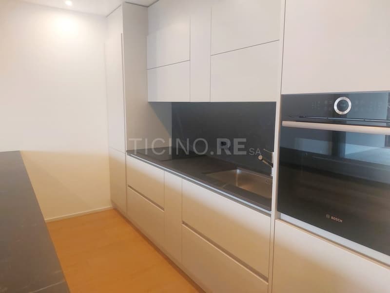 Montagnola: Lussuoso Appartamento con Vista Panoramica e Giardino Privato (6)