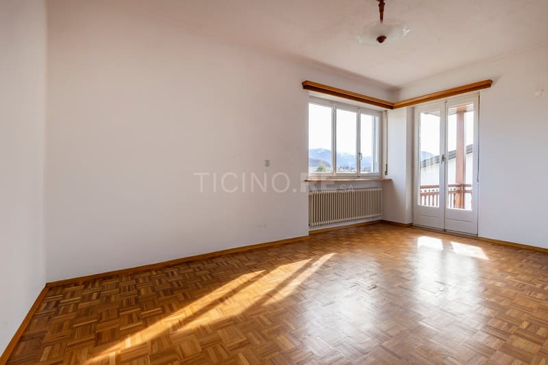 Ampia casa unifamiliare con giardino – Manno (8)