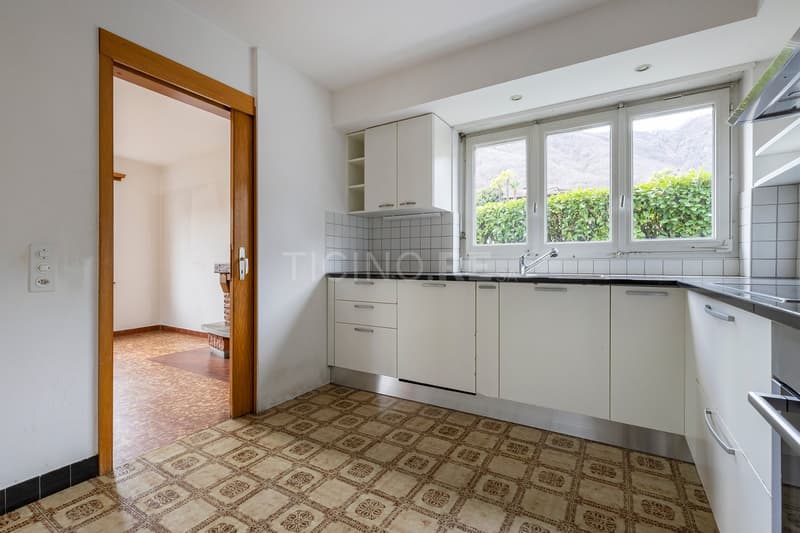Ampia casa unifamiliare con giardino – Manno (11)