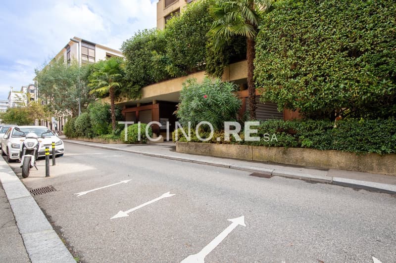 Lugano – elegante immobile con possibilità di trasformazione in abitazione di fronte al Parco Ciani (2)