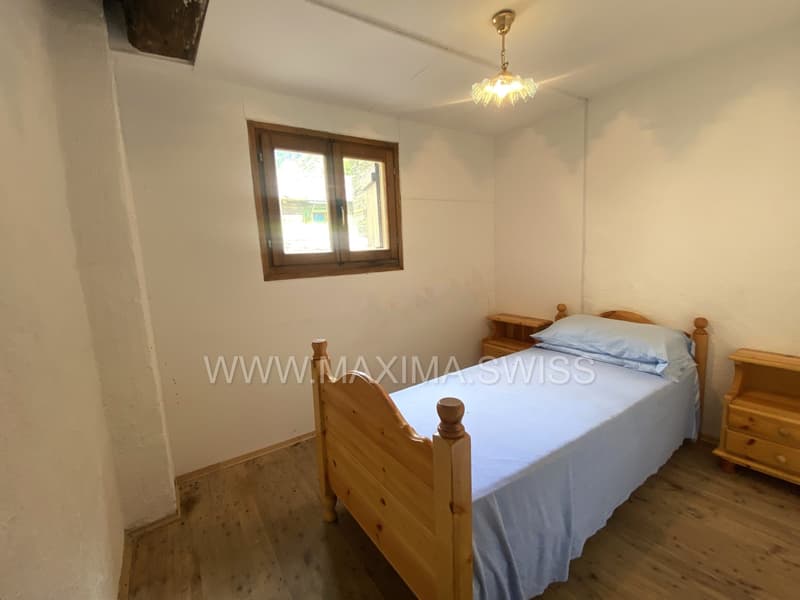 single bed, light colored walls, window, wooden bed, wooden nightstands