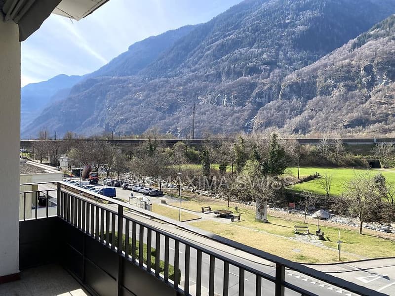 GIORNICO: Strategic and Sunny Apartment in Quiet Location (1)