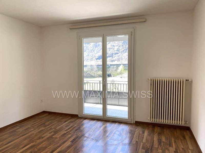 GIORNICO: Strategic and Sunny Apartment in Quiet Location (3)