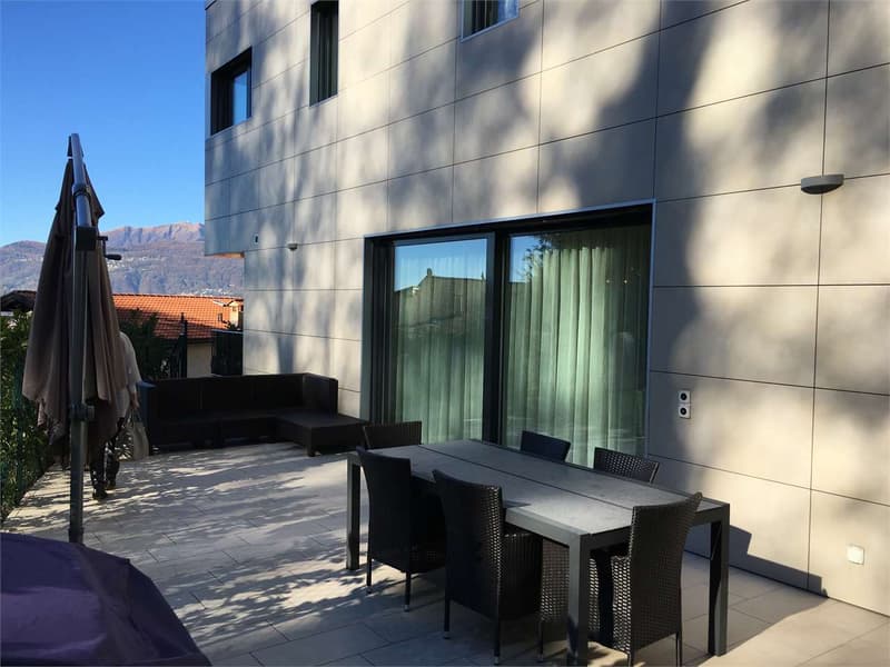 Moderna villa con piscina (4)
