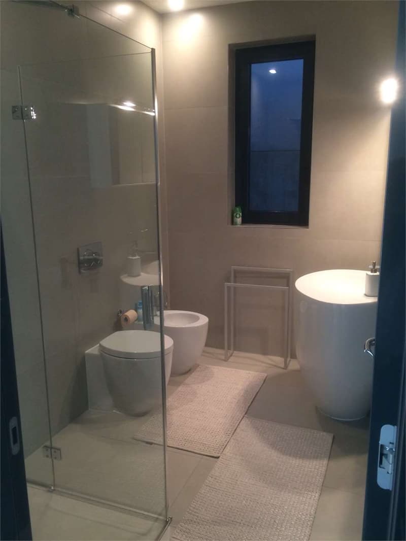 Moderna villa con piscina (9)