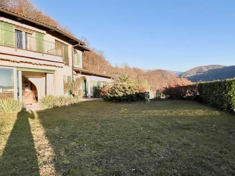 Bellissima villa 7.5 locali vista lago nel verde (12)