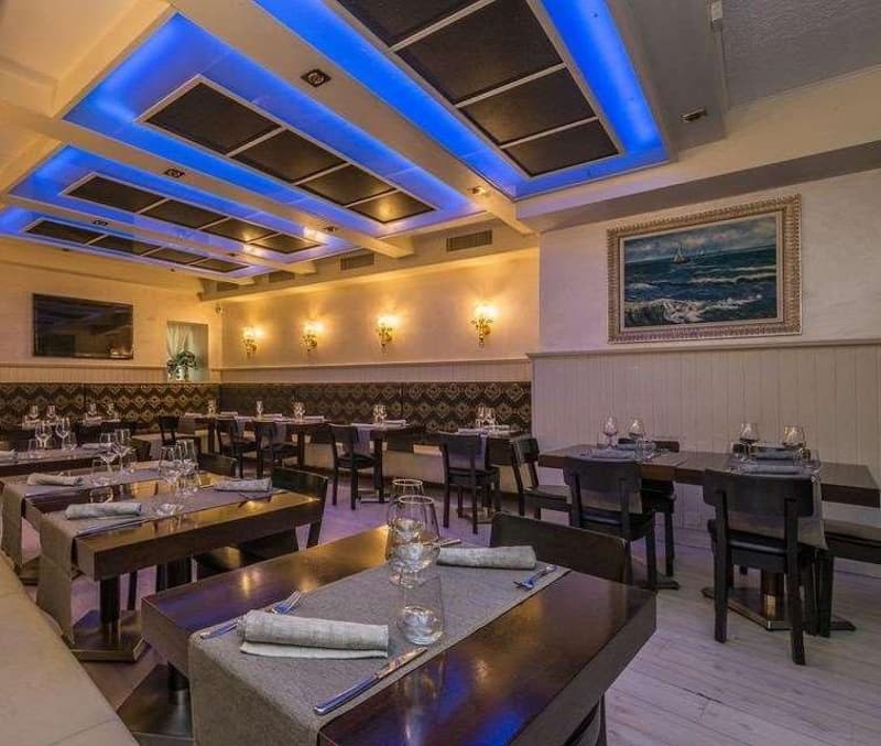 Ampio ristorante in vendita a due passi dal lago (1)