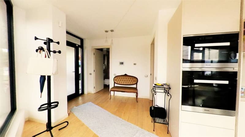 Bright Apartment with 123m terrace and garden (5)