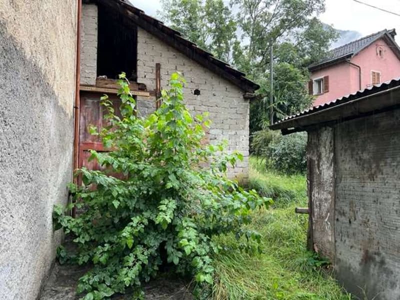 Geräumiges Tessiner Haus mit 6,5 Zimmern und Garten (9)