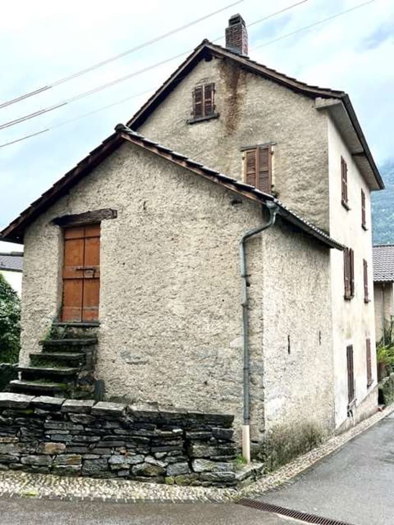Geräumiges Tessiner Haus mit 6,5 Zimmern und Garten (12)