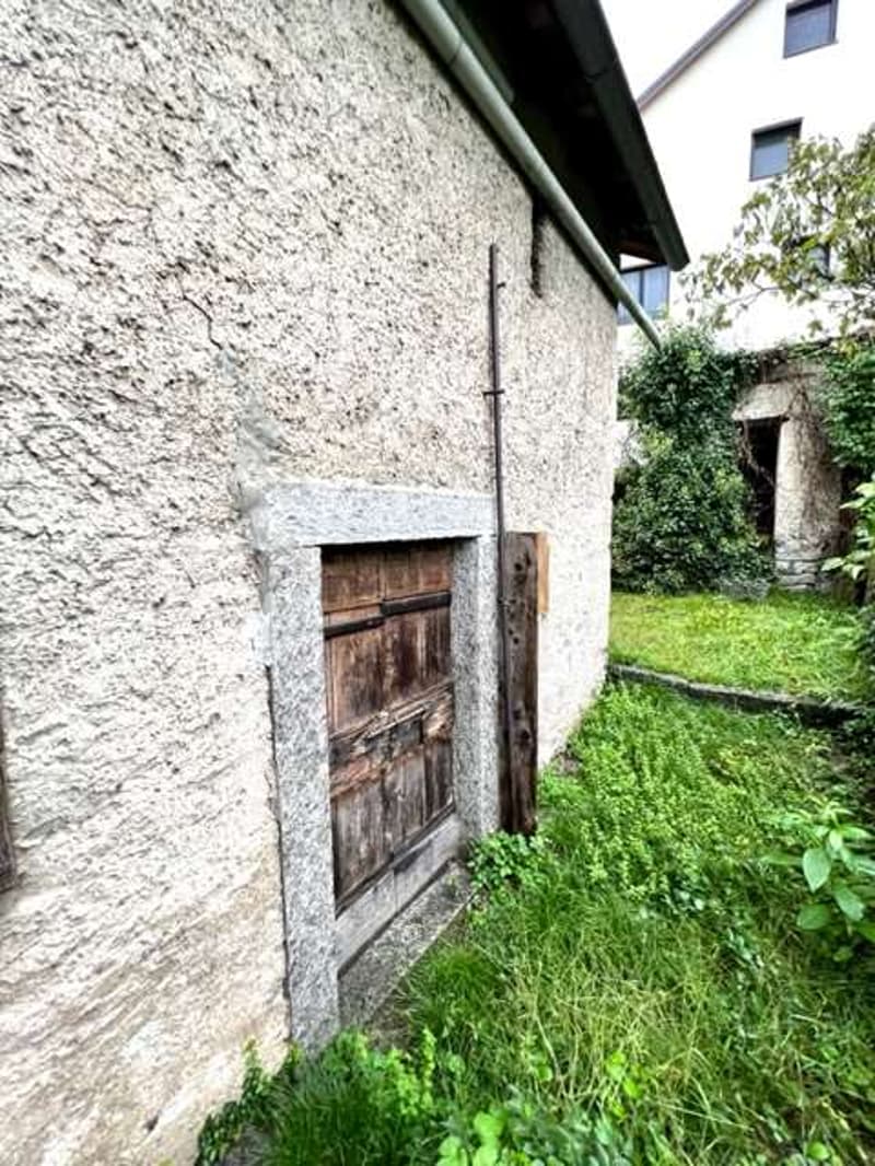 Geräumiges Tessiner Haus mit 6,5 Zimmern und Garten (2)