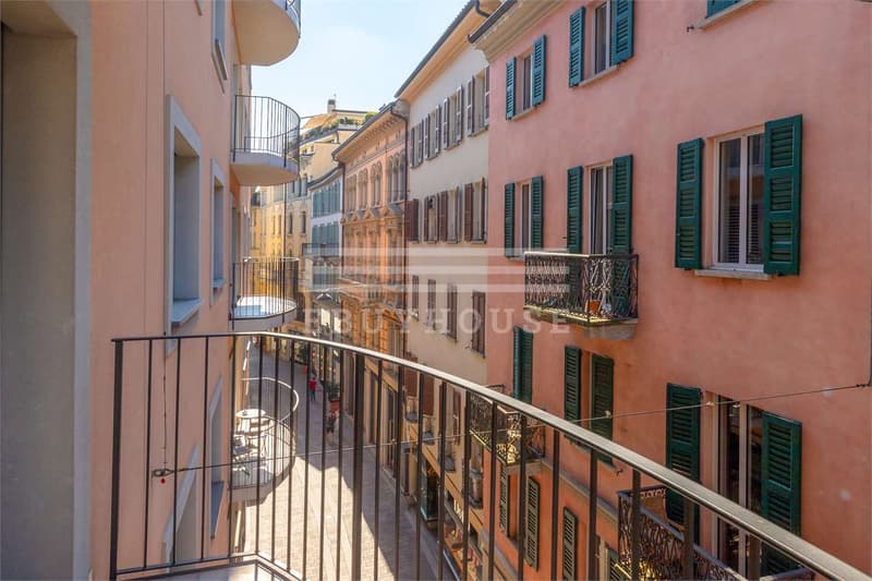 Splendido appartamento vista lago in pieno centro (12)