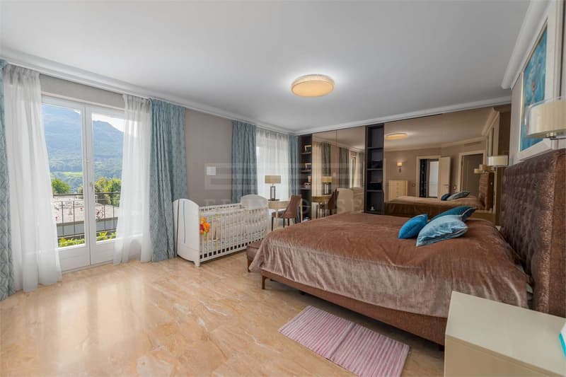 Villa rinnovata in stile mediterraneo con piscina (13)
