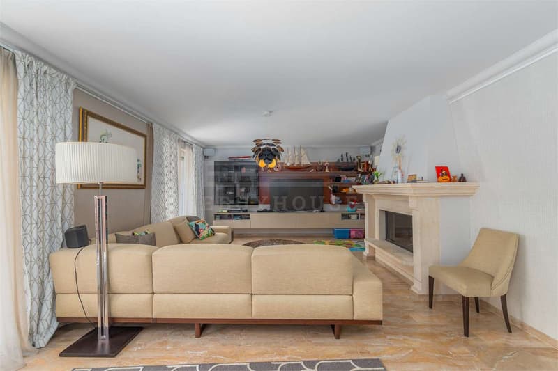 Villa rinnovata in stile mediterraneo con piscina (8)