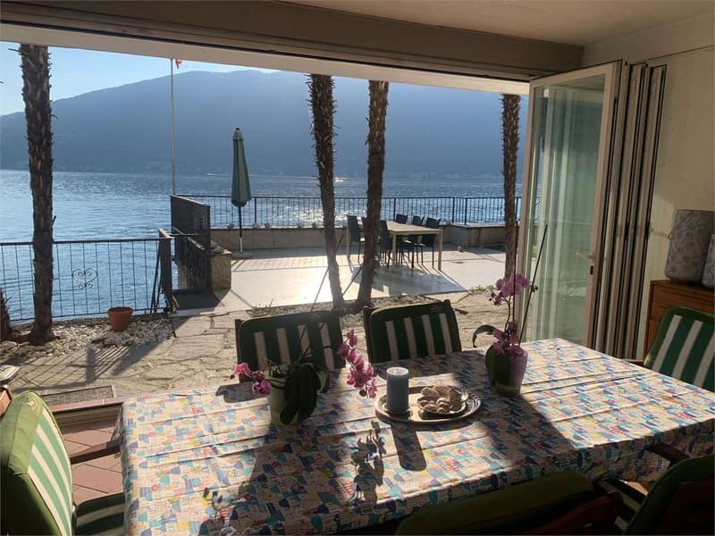 Esclusiva villa a Bissone pieds dans l'eau (4)