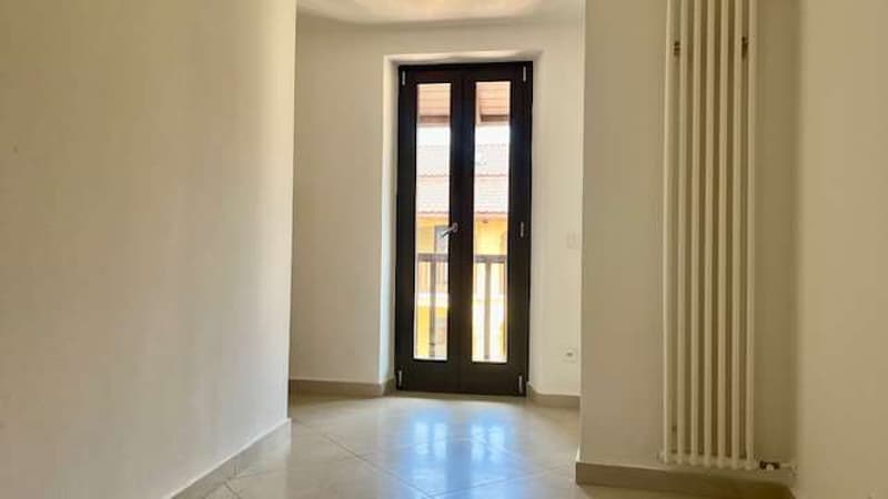 Elegantes Tessiner Haus in historischem Hof (9)
