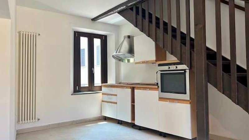 Elegantes Tessiner Haus in historischem Hof (5)