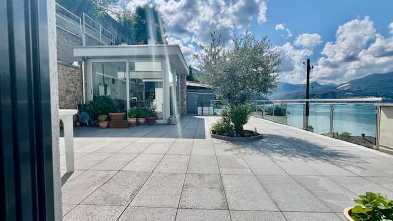 Villa moderna con piscina vista lago mozzafiato (12)