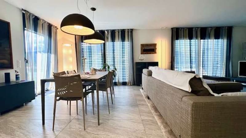 Villa moderna con piscina vista lago mozzafiato (10)